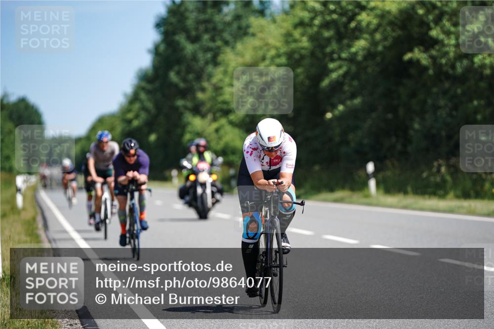 21.06.2026 - Viking Triathlon Michael Burmester http://msf.ph/oto/9864077 21.06.2026 11:45:54 Radfahren 39, 46, 60, 111, 123, 138, 186, 186, 212, 227, 227, 245, 495, 532, 532, 541, 562, 615 meine-sportfotos.de