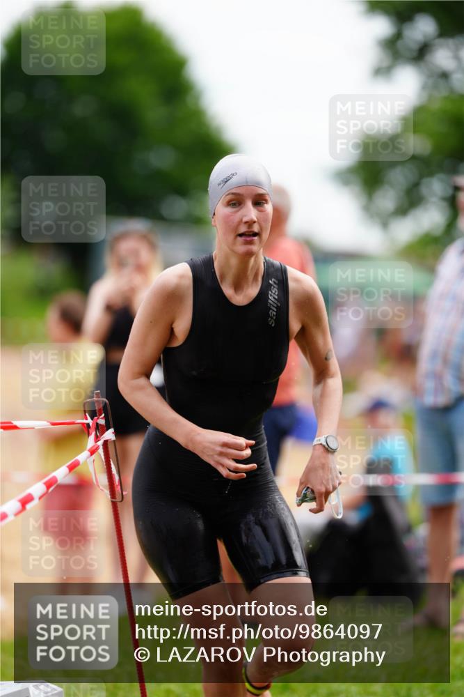 21.06.2026 - 29. Vierlanden-Triathlon LAZAROV Photography http://msf.ph/oto/9864097 21.06.2026 11:18:51 Schwimmen 662, 844, 879, 882, 905 meine-sportfotos.de