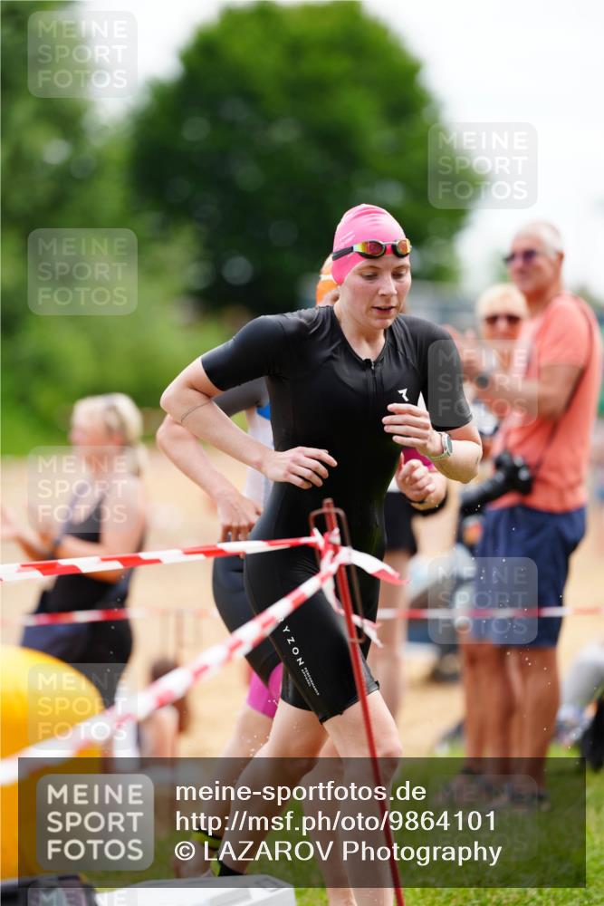 21.06.2026 - 29. Vierlanden-Triathlon LAZAROV Photography http://msf.ph/oto/9864101 21.06.2026 11:18:55 Schwimmen 844, 879, 882 meine-sportfotos.de