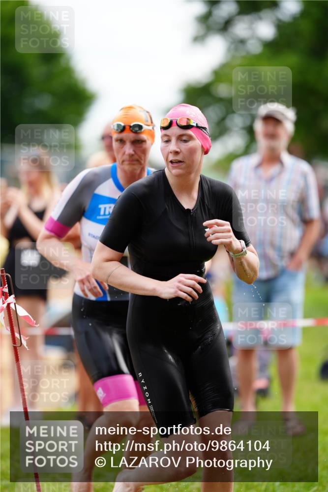 21.06.2026 - 29. Vierlanden-Triathlon LAZAROV Photography http://msf.ph/oto/9864104 21.06.2026 11:18:55 Schwimmen 844, 879, 882 meine-sportfotos.de