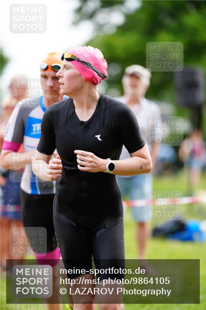 21.06.2026 - 29. Vierlanden-Triathlon LAZAROV Photography http://msf.ph/oto/9864105 21.06.2026 11:18:55 Schwimmen 844, 879, 882 meine-sportfotos.de