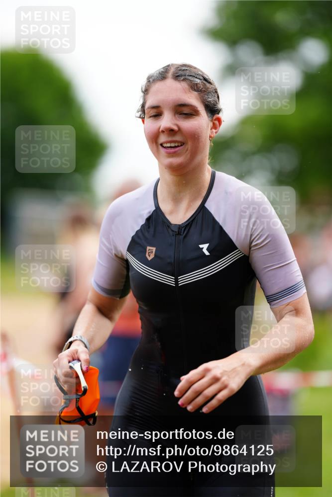 21.06.2026 - 29. Vierlanden-Triathlon LAZAROV Photography http://msf.ph/oto/9864125 21.06.2026 11:19:08 Schwimmen 776, 828, 835 meine-sportfotos.de