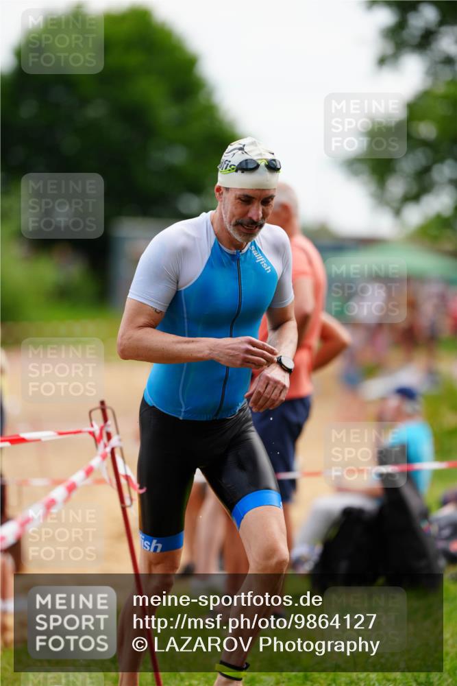 21.06.2026 - 29. Vierlanden-Triathlon LAZAROV Photography http://msf.ph/oto/9864127 21.06.2026 11:19:11 Schwimmen 776, 828, 835 meine-sportfotos.de