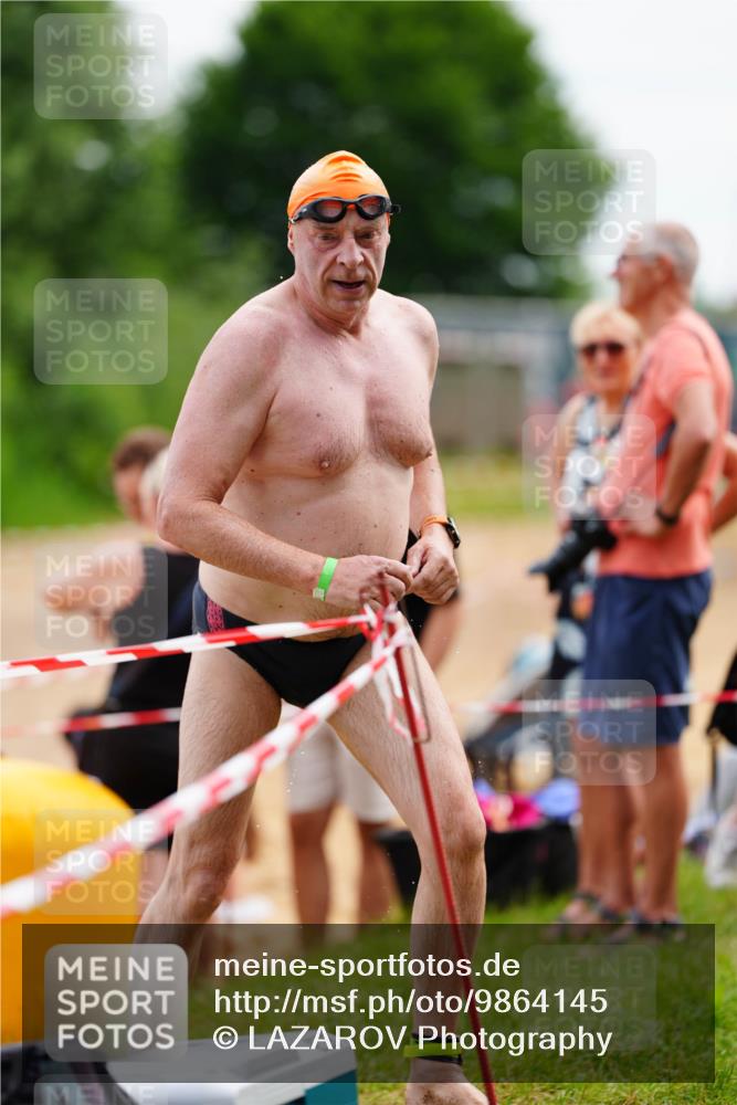 21.06.2026 - 29. Vierlanden-Triathlon LAZAROV Photography http://msf.ph/oto/9864145 21.06.2026 11:19:22 Schwimmen 900 meine-sportfotos.de