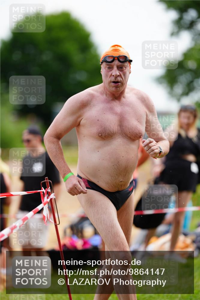 21.06.2026 - 29. Vierlanden-Triathlon LAZAROV Photography http://msf.ph/oto/9864147 21.06.2026 11:19:23 Schwimmen 900 meine-sportfotos.de