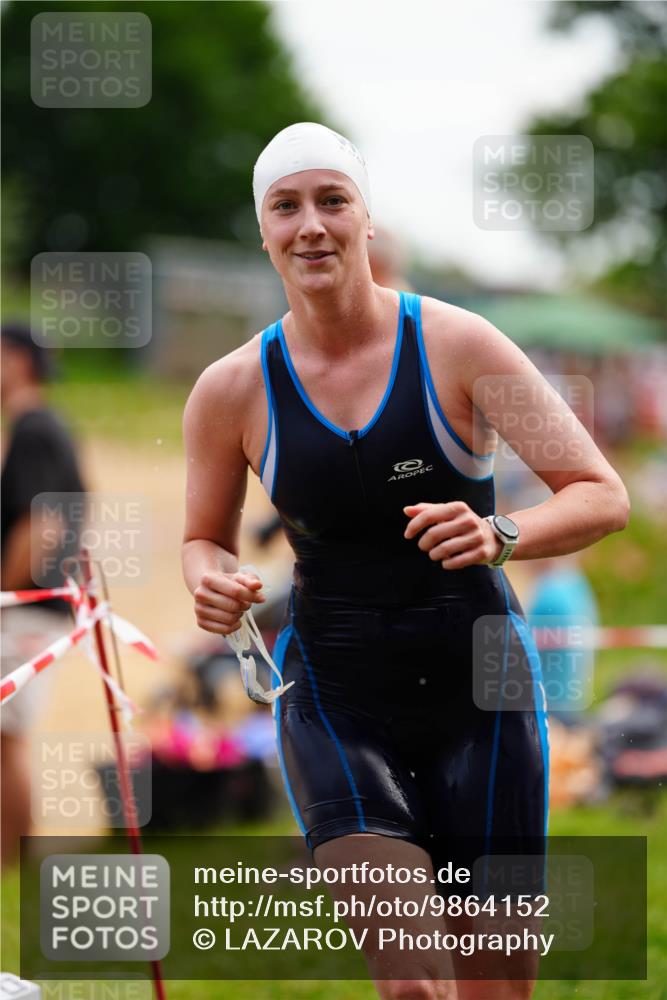 21.06.2026 - 29. Vierlanden-Triathlon LAZAROV Photography http://msf.ph/oto/9864152 21.06.2026 11:20:06 Schwimmen 827, 893, 901 meine-sportfotos.de