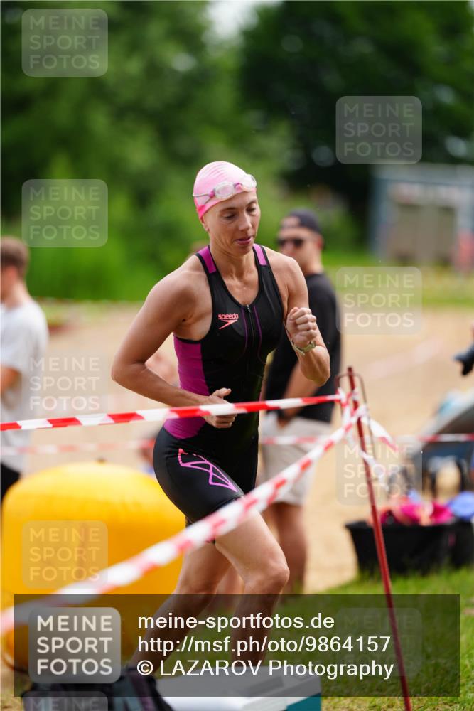 21.06.2026 - 29. Vierlanden-Triathlon LAZAROV Photography http://msf.ph/oto/9864157 21.06.2026 11:20:08 Schwimmen 827, 893, 901 meine-sportfotos.de