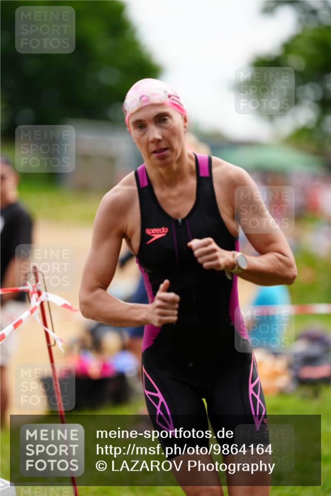 21.06.2026 - 29. Vierlanden-Triathlon LAZAROV Photography http://msf.ph/oto/9864164 21.06.2026 11:20:09 Schwimmen 827, 893, 901 meine-sportfotos.de