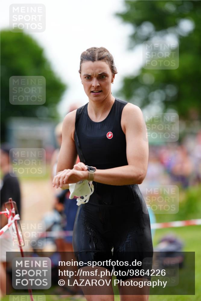 21.06.2026 - 29. Vierlanden-Triathlon LAZAROV Photography http://msf.ph/oto/9864226 21.06.2026 11:20:48 Schwimmen 887, 892 meine-sportfotos.de