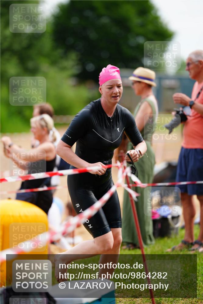 21.06.2026 - 29. Vierlanden-Triathlon LAZAROV Photography http://msf.ph/oto/9864282 21.06.2026 11:22:07 Schwimmen 866, 872 meine-sportfotos.de
