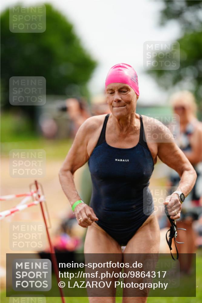 21.06.2026 - 29. Vierlanden-Triathlon LAZAROV Photography http://msf.ph/oto/9864317 21.06.2026 11:22:37 Schwimmen 841, 848, 873, 899, 906 meine-sportfotos.de