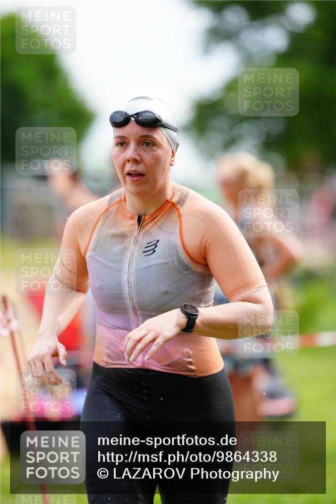 21.06.2026 - 29. Vierlanden-Triathlon LAZAROV Photography http://msf.ph/oto/9864338 21.06.2026 11:22:49 Schwimmen 841, 878, 885 meine-sportfotos.de
