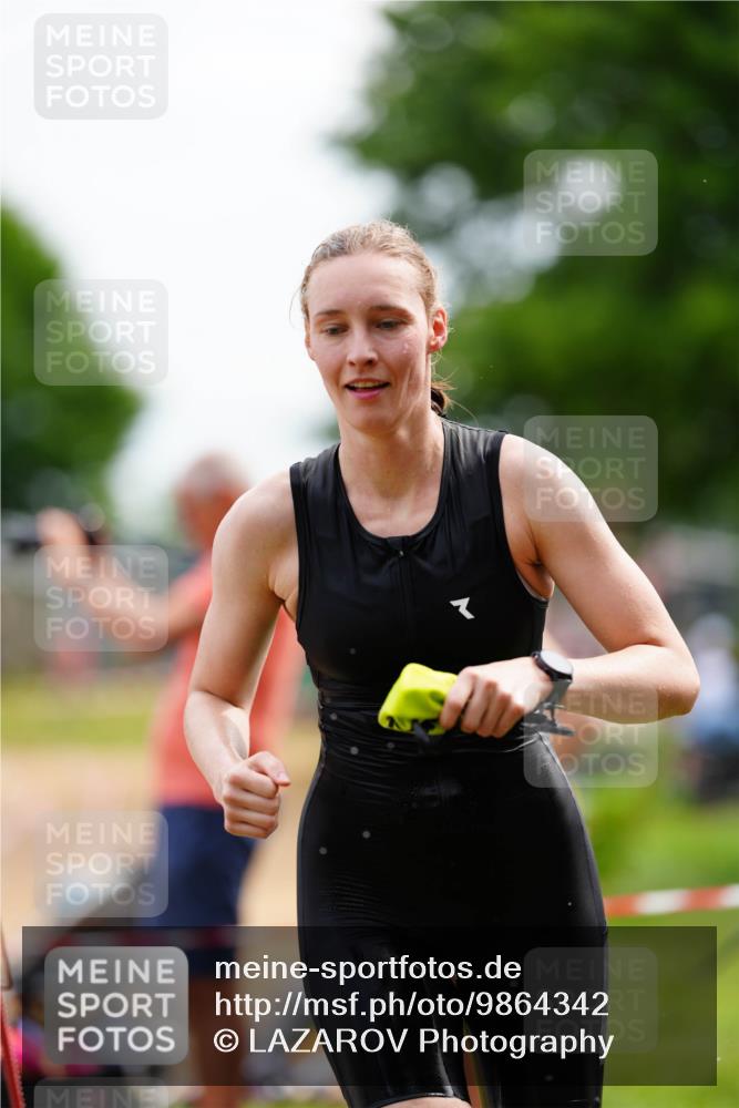 21.06.2026 - 29. Vierlanden-Triathlon LAZAROV Photography http://msf.ph/oto/9864342 21.06.2026 11:22:52 Schwimmen 878, 885 meine-sportfotos.de
