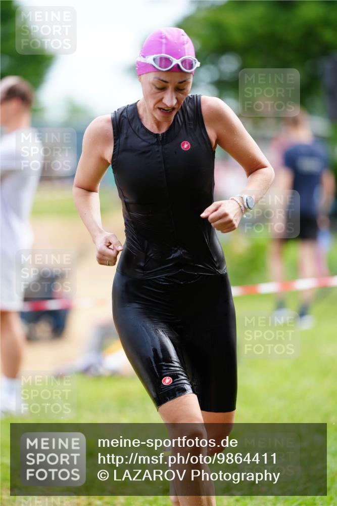 21.06.2026 - 29. Vierlanden-Triathlon LAZAROV Photography http://msf.ph/oto/9864411 21.06.2026 11:24:09 Schwimmen 865, 890 meine-sportfotos.de