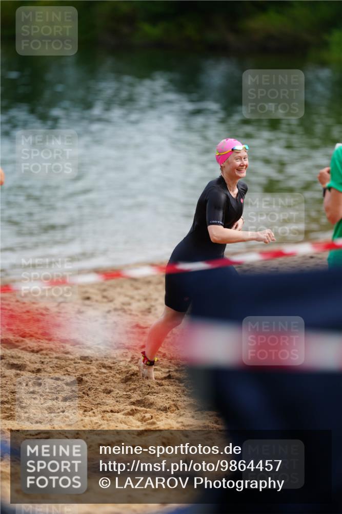21.06.2026 - 29. Vierlanden-Triathlon LAZAROV Photography http://msf.ph/oto/9864457 21.06.2026 11:25:01 Schwimmen 832, 860 meine-sportfotos.de