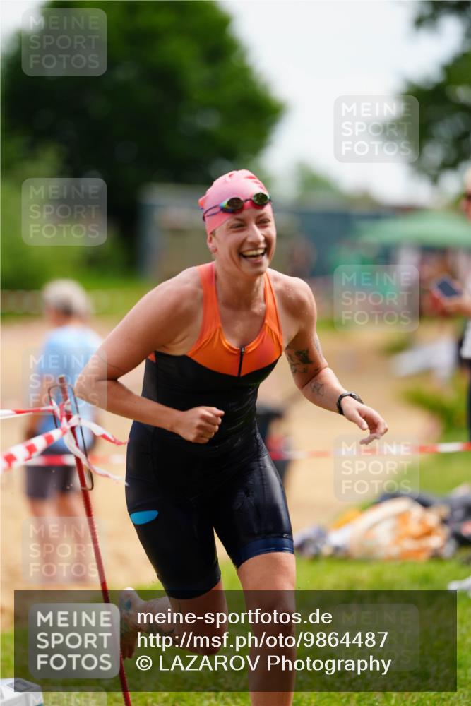 21.06.2026 - 29. Vierlanden-Triathlon LAZAROV Photography http://msf.ph/oto/9864487 21.06.2026 11:25:33 Schwimmen 881, 889 meine-sportfotos.de