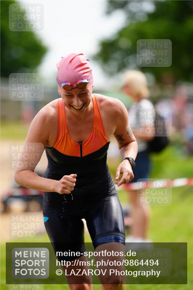 21.06.2026 - 29. Vierlanden-Triathlon LAZAROV Photography http://msf.ph/oto/9864494 21.06.2026 11:25:33 Schwimmen 881, 889 meine-sportfotos.de