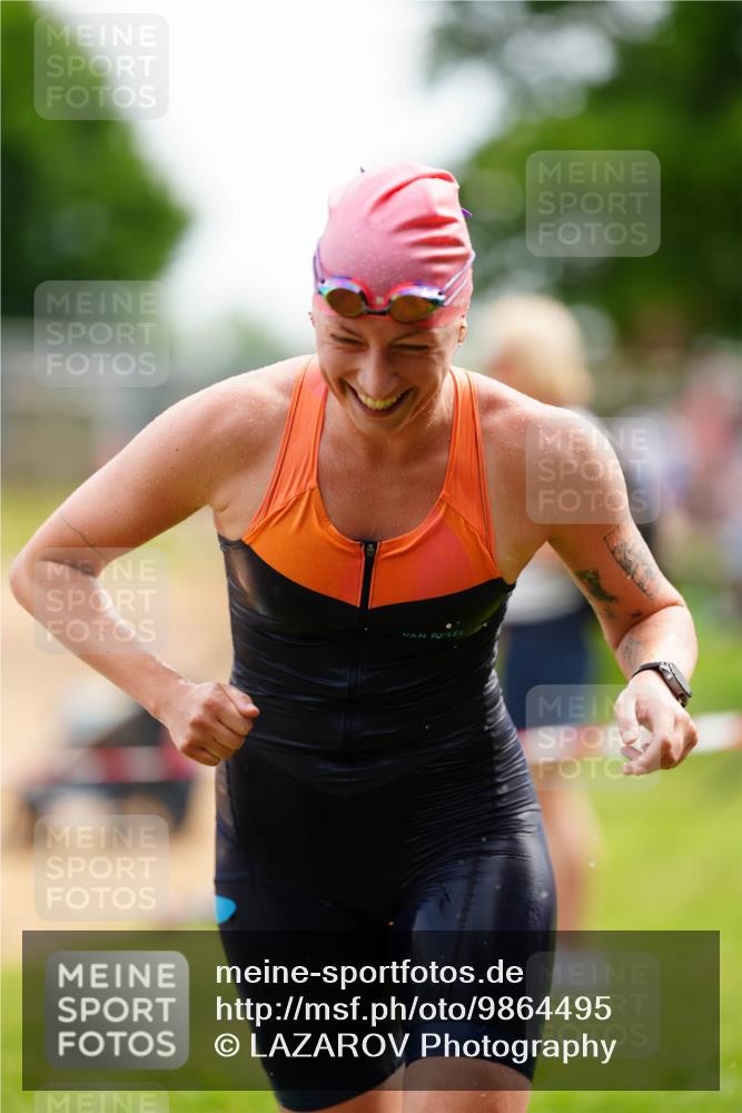 21.06.2026 - 29. Vierlanden-Triathlon LAZAROV Photography http://msf.ph/oto/9864495 21.06.2026 11:25:34 Schwimmen 881, 889 meine-sportfotos.de