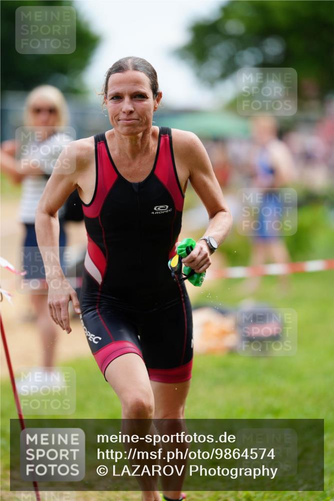 21.06.2026 - 29. Vierlanden-Triathlon LAZAROV Photography http://msf.ph/oto/9864574 21.06.2026 11:27:25 Schwimmen 834, 847 meine-sportfotos.de