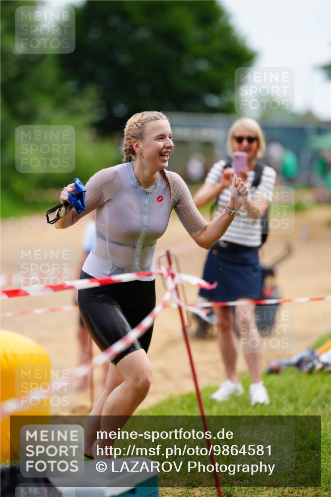 21.06.2026 - 29. Vierlanden-Triathlon LAZAROV Photography http://msf.ph/oto/9864581 21.06.2026 11:27:35 Schwimmen 834, 871 meine-sportfotos.de