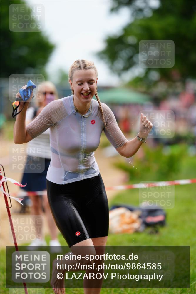21.06.2026 - 29. Vierlanden-Triathlon LAZAROV Photography http://msf.ph/oto/9864585 21.06.2026 11:27:35 Schwimmen 834, 871 meine-sportfotos.de