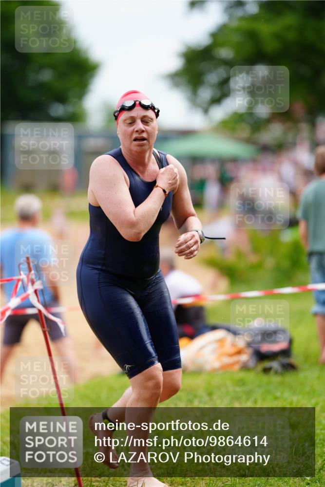 21.06.2026 - 29. Vierlanden-Triathlon LAZAROV Photography http://msf.ph/oto/9864614 21.06.2026 11:29:40 Schwimmen 851, 895 meine-sportfotos.de