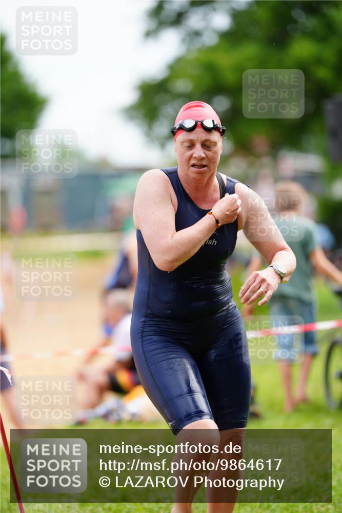 21.06.2026 - 29. Vierlanden-Triathlon LAZAROV Photography http://msf.ph/oto/9864617 21.06.2026 11:29:41 Schwimmen 851, 895 meine-sportfotos.de