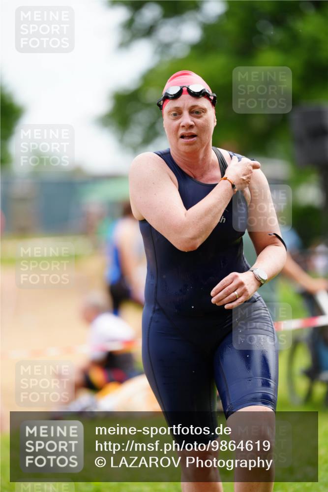 21.06.2026 - 29. Vierlanden-Triathlon LAZAROV Photography http://msf.ph/oto/9864619 21.06.2026 11:29:41 Schwimmen 851, 895 meine-sportfotos.de