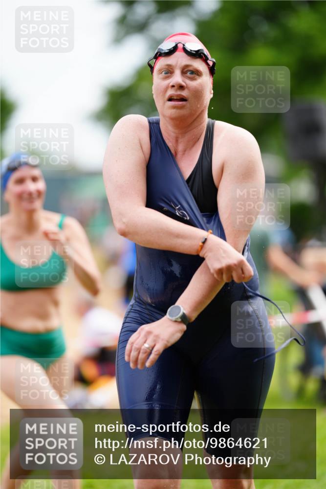 21.06.2026 - 29. Vierlanden-Triathlon LAZAROV Photography http://msf.ph/oto/9864621 21.06.2026 11:29:42 Schwimmen 851, 895 meine-sportfotos.de