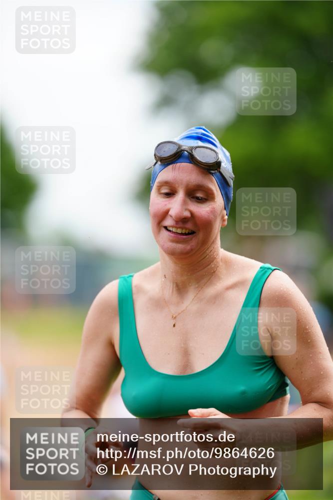 21.06.2026 - 29. Vierlanden-Triathlon LAZAROV Photography http://msf.ph/oto/9864626 21.06.2026 11:29:43 Schwimmen 851, 895 meine-sportfotos.de