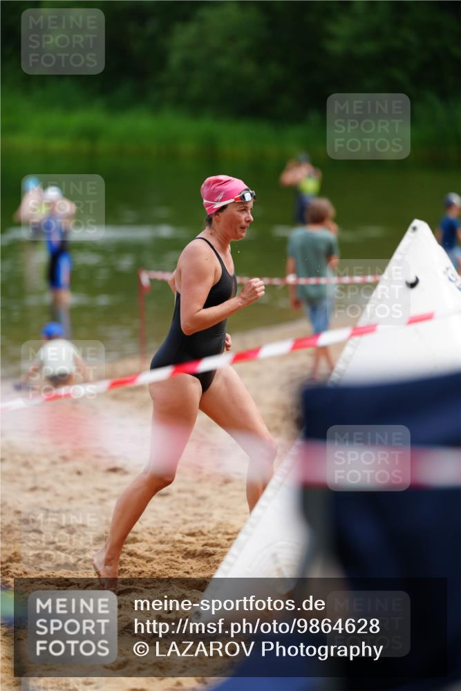 21.06.2026 - 29. Vierlanden-Triathlon LAZAROV Photography http://msf.ph/oto/9864628 21.06.2026 11:30:53 Schwimmen 877 meine-sportfotos.de