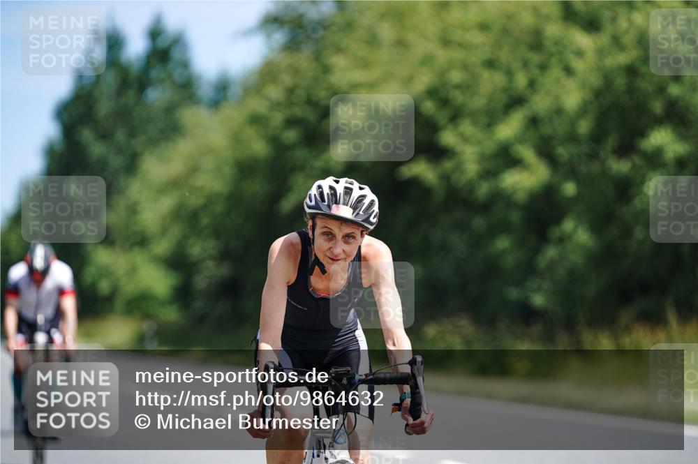 21.06.2026 - Viking Triathlon Michael Burmester http://msf.ph/oto/9864632 21.06.2026 11:49:41 Radfahren 9, 38, 40, 156, 156, 168, 207, 224, 254, 346, 393, 471, 482, 489, 492, 493, 498, 528, 629 meine-sportfotos.de