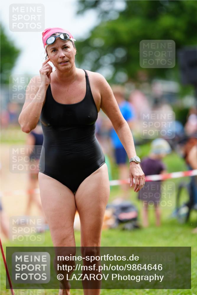 21.06.2026 - 29. Vierlanden-Triathlon LAZAROV Photography http://msf.ph/oto/9864646 21.06.2026 11:30:57 Schwimmen 877 meine-sportfotos.de
