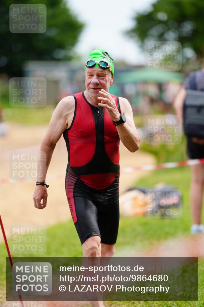 21.06.2026 - 29. Vierlanden-Triathlon LAZAROV Photography http://msf.ph/oto/9864680 21.06.2026 11:41:23 Schwimmen 810 meine-sportfotos.de