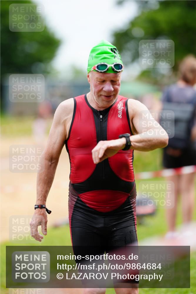 21.06.2026 - 29. Vierlanden-Triathlon LAZAROV Photography http://msf.ph/oto/9864684 21.06.2026 11:41:24 Schwimmen 810 meine-sportfotos.de