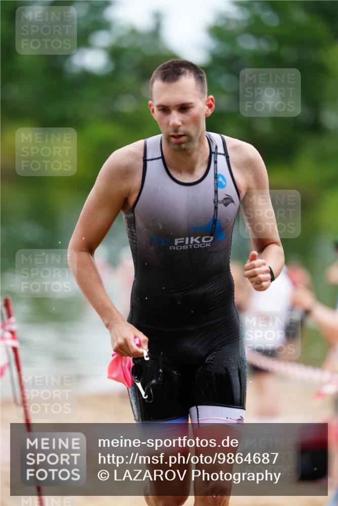 21.06.2026 - 29. Vierlanden-Triathlon LAZAROV Photography http://msf.ph/oto/9864687 21.06.2026 12:00:15 Schwimmen 917, 964 meine-sportfotos.de