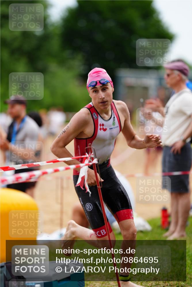 21.06.2026 - 29. Vierlanden-Triathlon LAZAROV Photography http://msf.ph/oto/9864695 21.06.2026 12:00:42 Schwimmen 918, 944, 955 meine-sportfotos.de