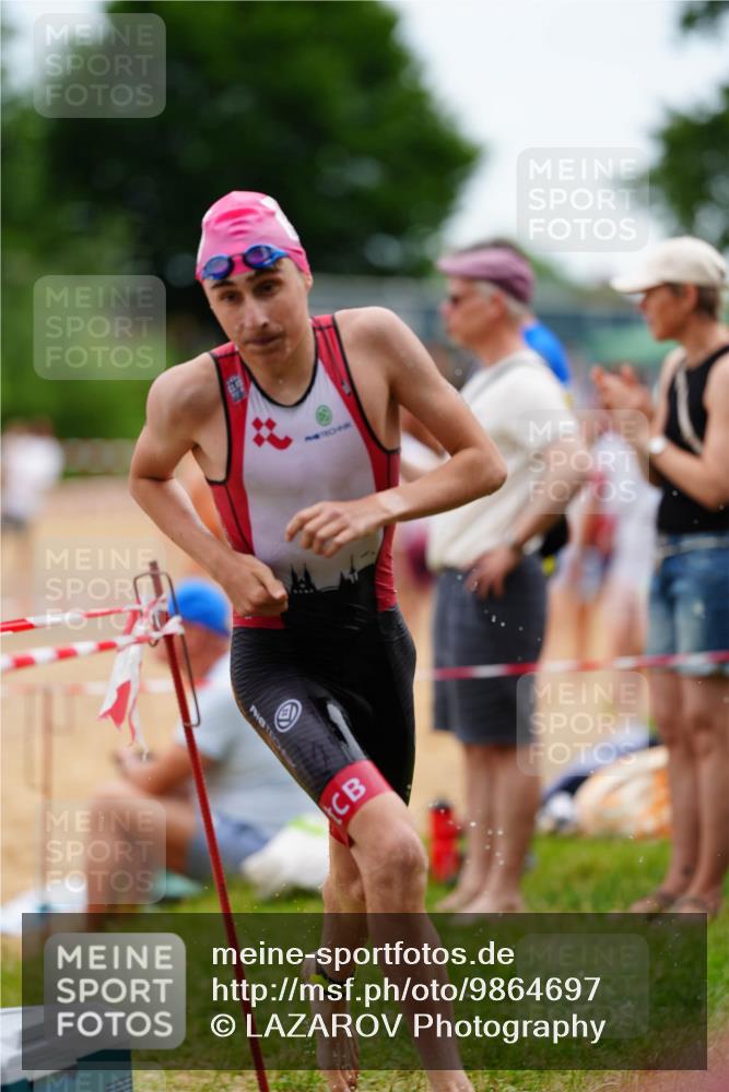 21.06.2026 - 29. Vierlanden-Triathlon LAZAROV Photography http://msf.ph/oto/9864697 21.06.2026 12:00:42 Schwimmen 918, 944, 955 meine-sportfotos.de