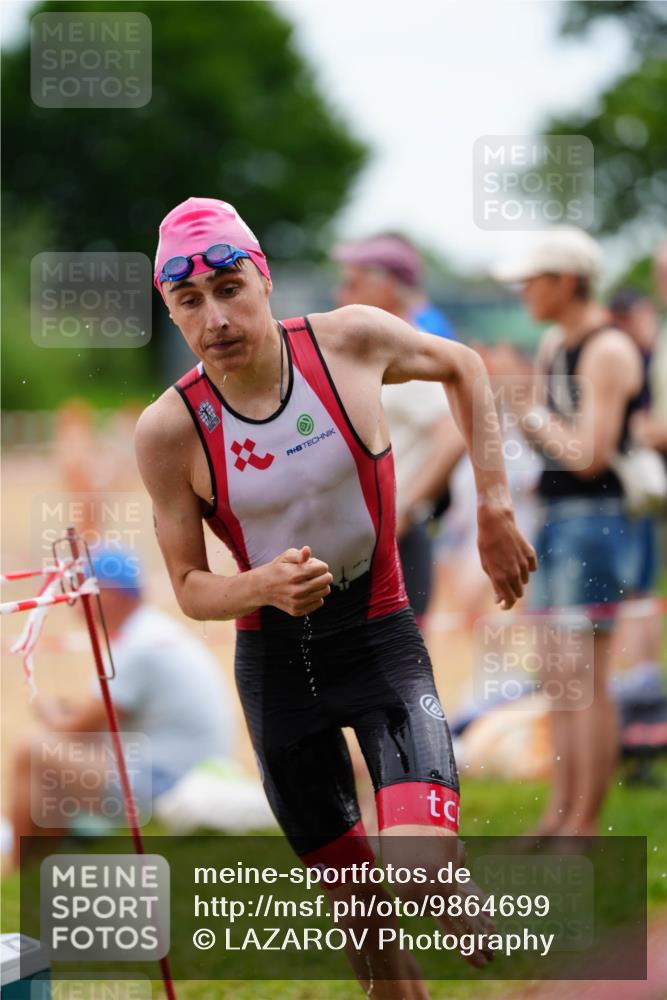 21.06.2026 - 29. Vierlanden-Triathlon LAZAROV Photography http://msf.ph/oto/9864699 21.06.2026 12:00:43 Schwimmen 918, 944, 955 meine-sportfotos.de