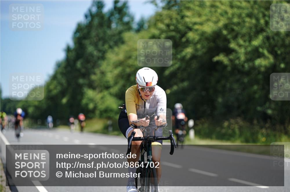 21.06.2026 - Viking Triathlon Michael Burmester http://msf.ph/oto/9864702 21.06.2026 11:50:03 Radfahren 40, 93, 152, 156, 218, 244, 272, 297, 300, 333, 346, 393, 482, 492, 493, 519, 528, 614, 614, 633, 633 meine-sportfotos.de