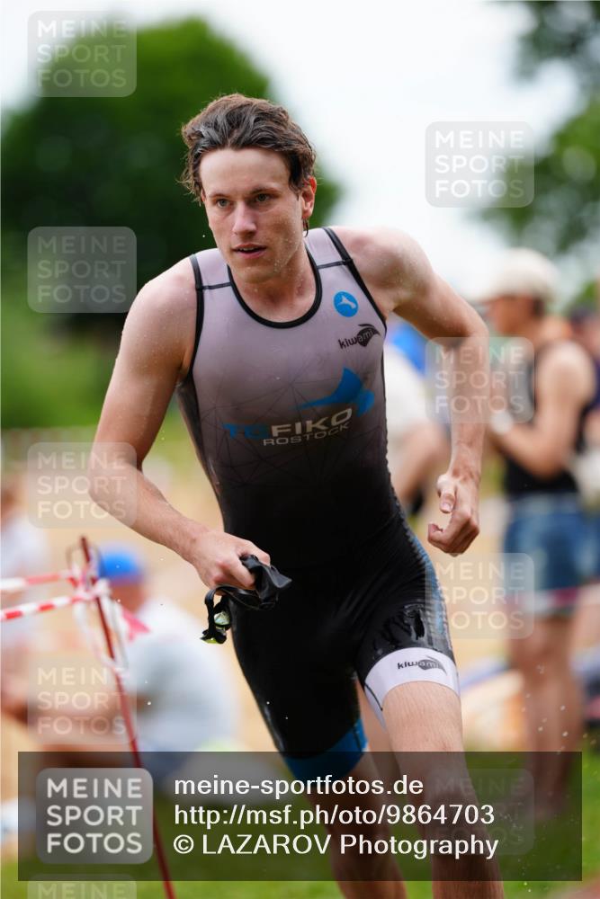 21.06.2026 - 29. Vierlanden-Triathlon LAZAROV Photography http://msf.ph/oto/9864703 21.06.2026 12:00:45 Schwimmen 918, 944, 955 meine-sportfotos.de