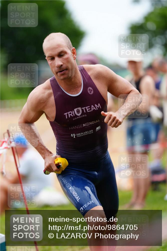 21.06.2026 - 29. Vierlanden-Triathlon LAZAROV Photography http://msf.ph/oto/9864705 21.06.2026 12:00:50 Schwimmen 918, 955 meine-sportfotos.de