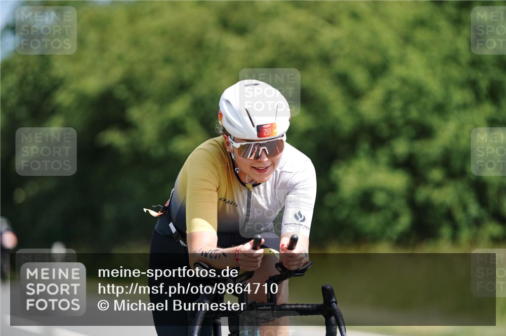21.06.2026 - Viking Triathlon Michael Burmester http://msf.ph/oto/9864710 21.06.2026 11:50:04 Radfahren 40, 76, 93, 152, 156, 218, 244, 272, 297, 300, 333, 346, 393, 482, 492, 493, 519, 528, 614, 614, 633, 633 meine-sportfotos.de