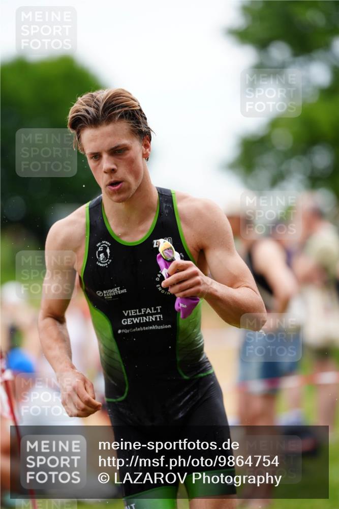 21.06.2026 - 29. Vierlanden-Triathlon LAZAROV Photography http://msf.ph/oto/9864754 21.06.2026 12:01:36 Schwimmen 909, 947, 952, 953, 958, 966, 970, 974 meine-sportfotos.de