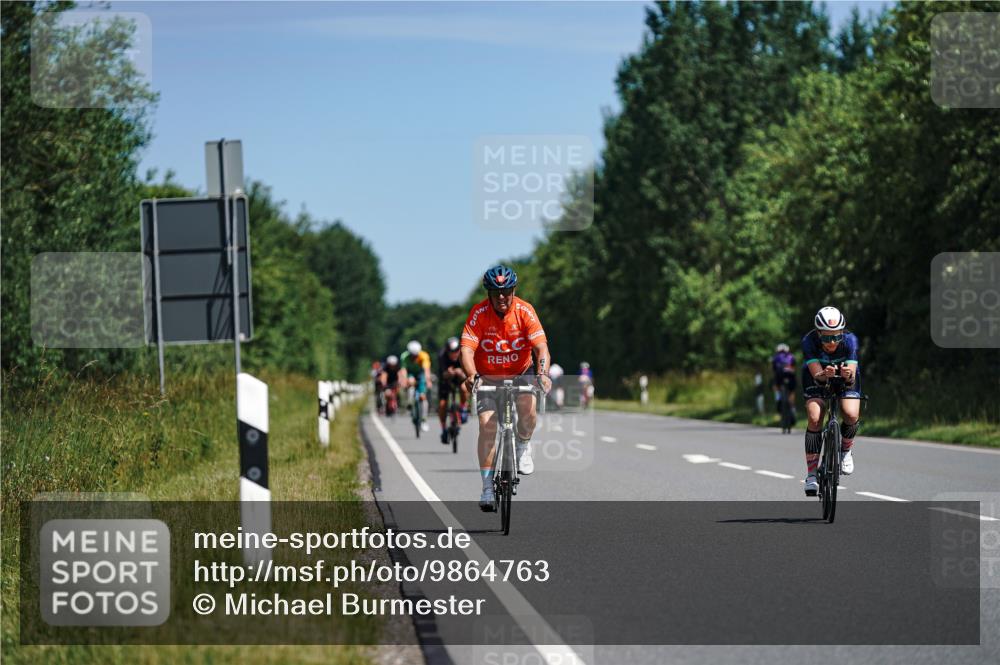 21.06.2026 - Viking Triathlon Michael Burmester http://msf.ph/oto/9864763 21.06.2026 11:50:28 Radfahren 33, 76, 88, 92, 107, 151, 174, 229, 272, 297, 351, 376, 385, 414, 422, 512, 557, 574, 614, 618, 641, 641 meine-sportfotos.de