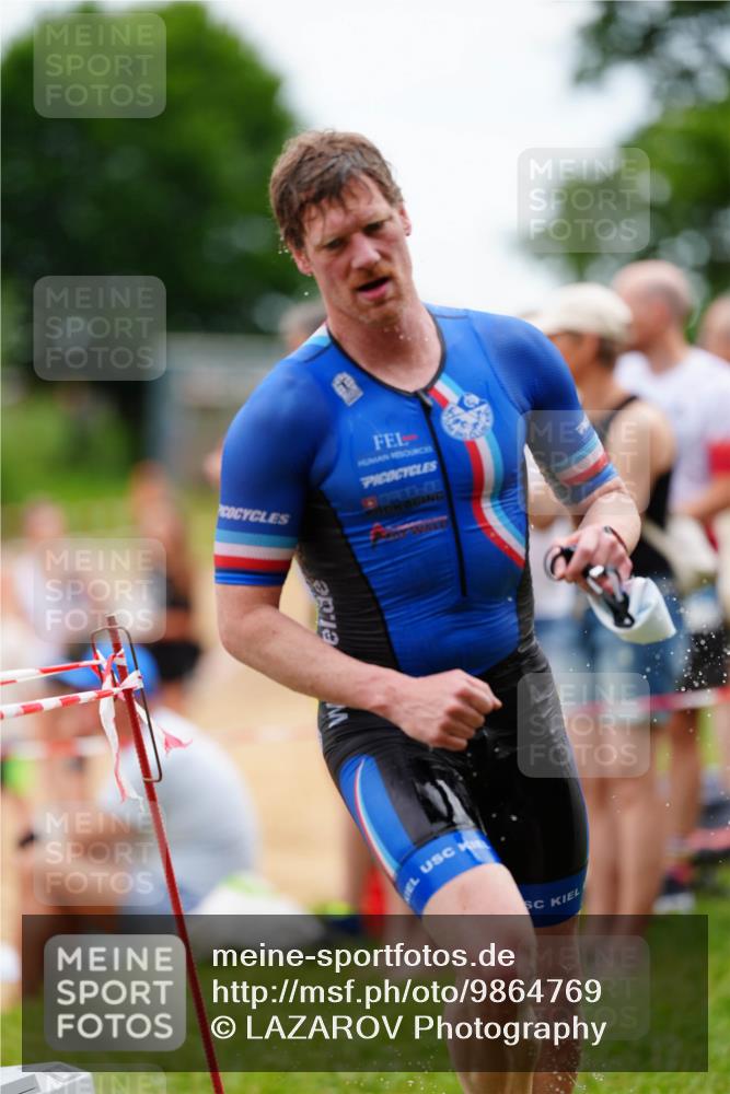 21.06.2026 - 29. Vierlanden-Triathlon LAZAROV Photography http://msf.ph/oto/9864769 21.06.2026 12:01:55 Schwimmen 911, 914, 920, 934, 946, 951, 959 meine-sportfotos.de