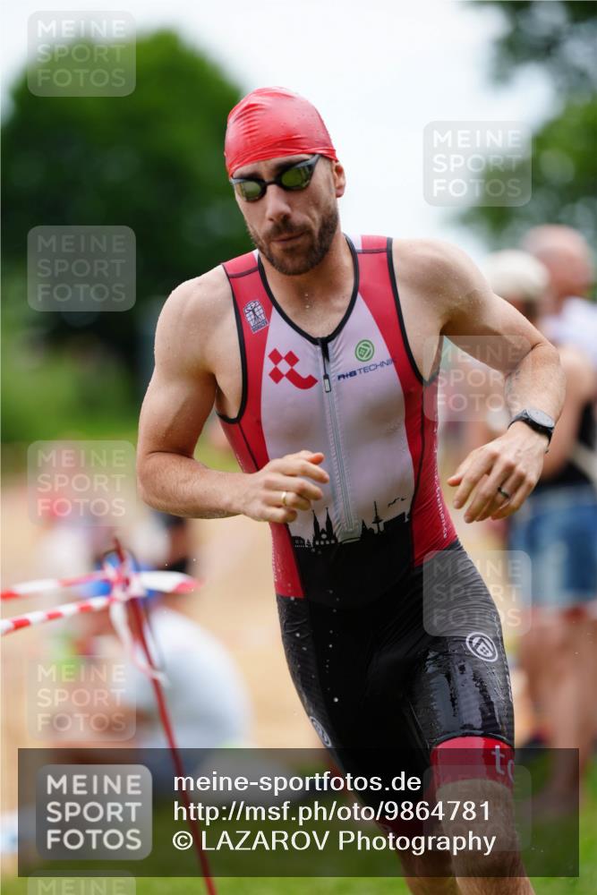 21.06.2026 - 29. Vierlanden-Triathlon LAZAROV Photography http://msf.ph/oto/9864781 21.06.2026 12:02:04 Schwimmen 910, 914, 920, 934, 946, 950, 951 meine-sportfotos.de