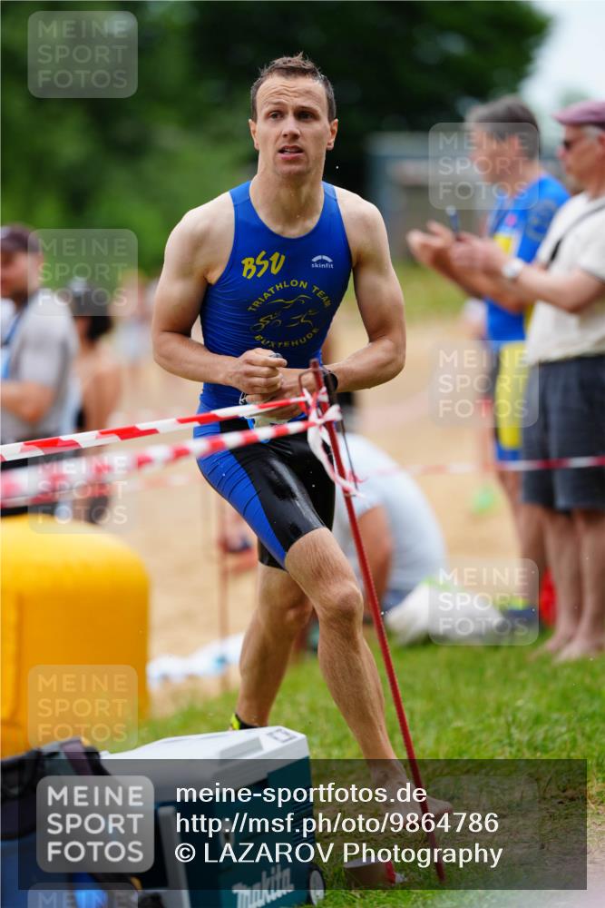 21.06.2026 - 29. Vierlanden-Triathlon LAZAROV Photography http://msf.ph/oto/9864786 21.06.2026 12:02:12 Schwimmen 910, 935, 950 meine-sportfotos.de