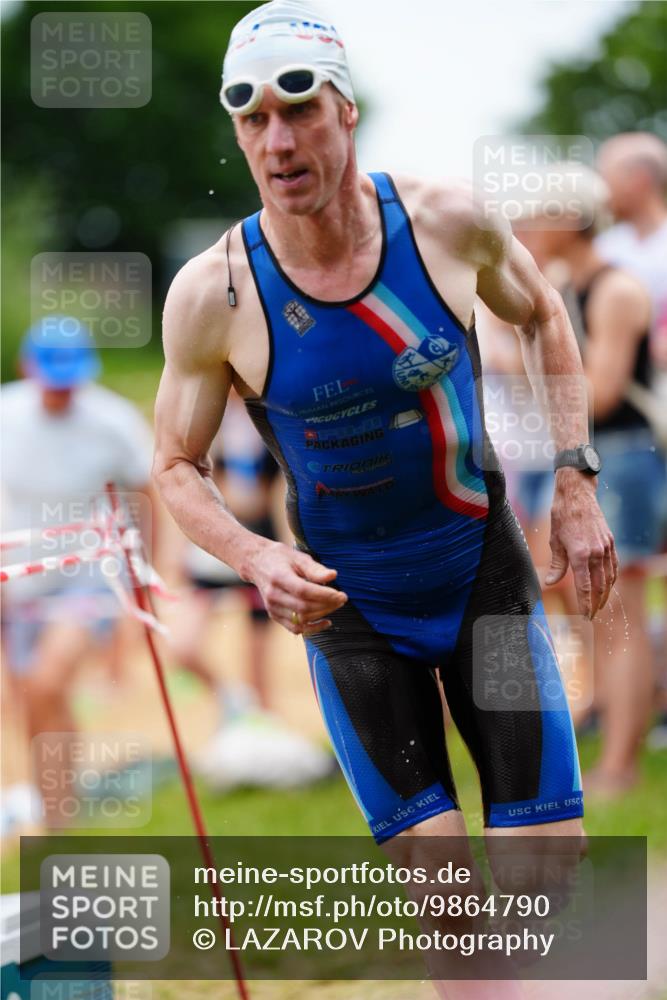 21.06.2026 - 29. Vierlanden-Triathlon LAZAROV Photography http://msf.ph/oto/9864790 21.06.2026 12:02:14 Schwimmen 910, 935, 950 meine-sportfotos.de