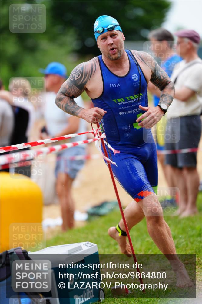 21.06.2026 - 29. Vierlanden-Triathlon LAZAROV Photography http://msf.ph/oto/9864800 21.06.2026 12:02:19 Schwimmen 910, 928, 935, 936 meine-sportfotos.de